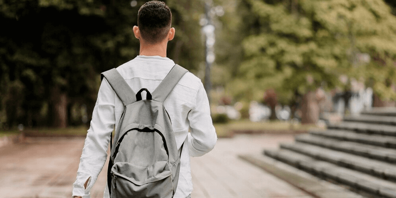 Como carregar bolsas e mochilas sem prejudicar seus ombros